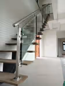 ผลงาน รับติดตั้งราวกั้นกระจก ราวระเบียงกันตก ราวบันไดกระจกเทมเปอร์ - glass-railing-5.jpg