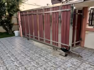 ผลงาน รับติดตั้งราวกั้นกระจก ราวระเบียงกันตก ราวบันไดกระจกเทมเปอร์ - glass-railing-6.jpg